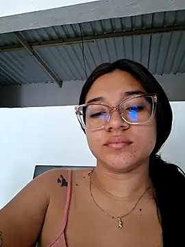 -VICKKY online show from March 25, 2:38 pm