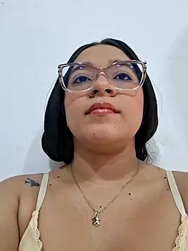 -VICKKY online show from March 9, 1:47 pm