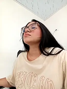 -VICKKY online show from November 6, 1:15 pm