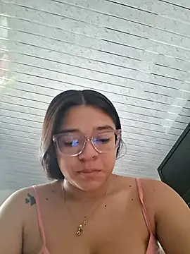 -VICKKY online show from March 12, 2:10 pm