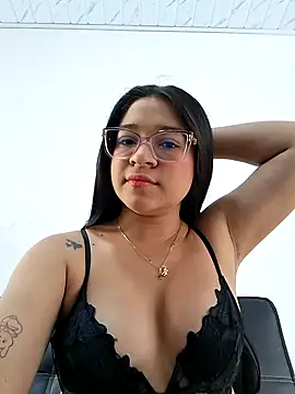 -VICKKY online show from February 4, 2:01 pm