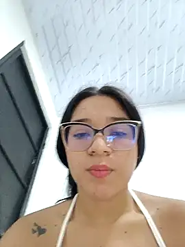 -VICKKY online show from March 20, 1:37 pm