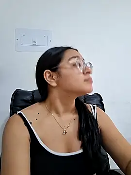 -VICKKY online show from February 12, 2:17 pm