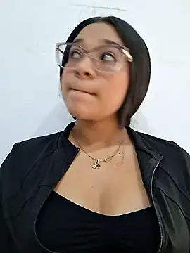 -VICKKY online show from April 7, 2:08 pm