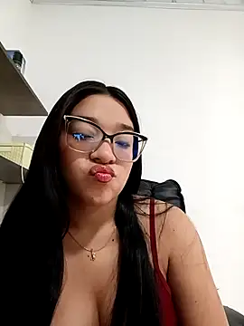 -VICKKY online show from November 29, 1:55 pm