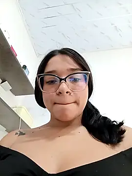 -VICKKY online show from November 25, 3:01 pm