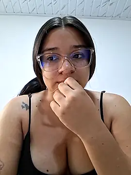 Snapshot of -VICKKY chatting on June 16, 1:44 pm -VICKKY online show from June 16, 1:44 pm