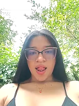 Snapshot of -VICKKY chatting on March 17, 1:50 pm -VICKKY online show from March 17, 1:50 pm