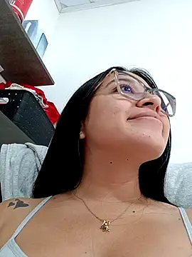 -VICKKY online show from January 7, 7:30 pm