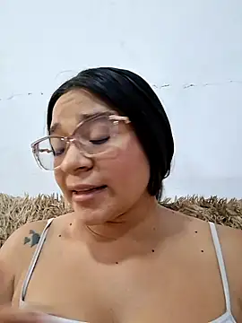 -VICKKY online show from May 13, 1:40 pm