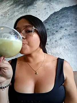 -VICKKY online show from May 6, 10:14 pm