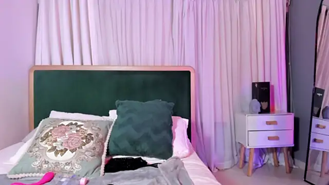 Snapshot of tiffany_becker chatting on March 15, 5:19 am tiffany becker online show from March 15, 5:19 am