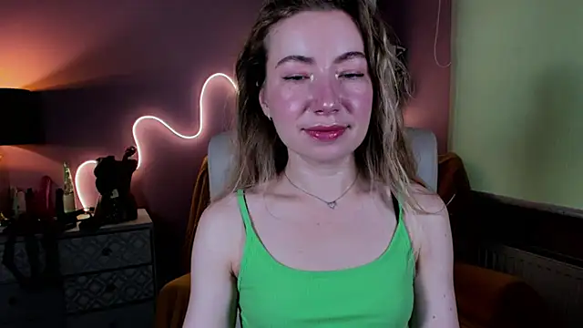 Snapshot of Mia_Tasty chatting on September 18, 6:49 am Mia Tasty online show from September 18, 6:49 am