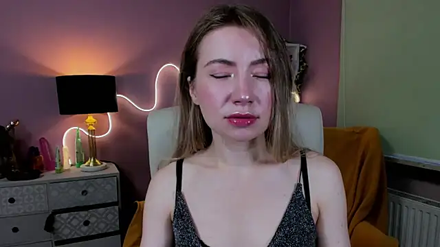 Snapshot of Mia_Tasty chatting on October 24, 6:34 am Mia Tasty online show from October 24, 6:34 am