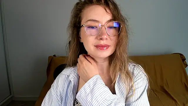 Snapshot of Mia_Tasty chatting on July 16, 6:32 am Mia Tasty online show from July 16, 6:32 am