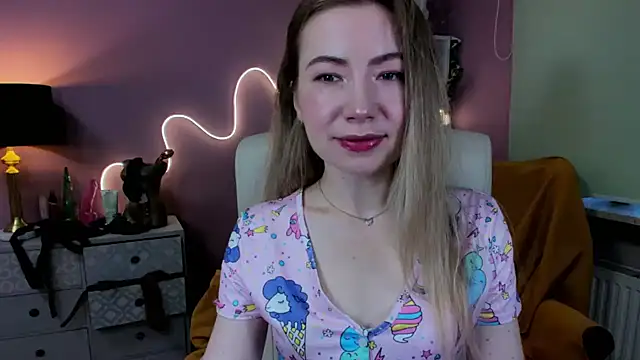 Snapshot of Mia_Tasty chatting on October 3, 6:37 am Mia Tasty online show from October 3, 6:37 am