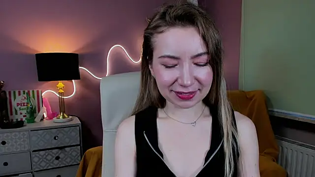 Snapshot of Mia_Tasty chatting on November 27, 7:42 am Mia Tasty online show from November 27, 7:42 am