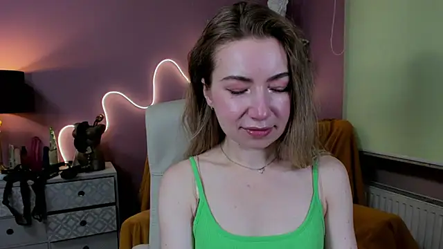 Snapshot of Mia_Tasty chatting on September 12, 6:35 am Mia Tasty online show from September 12, 6:35 am