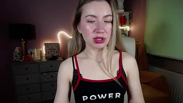 Snapshot of Mia_Tasty chatting on March 13, 10:57 am Mia Tasty online show from March 13, 10:57 am