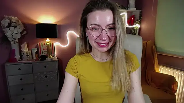 Snapshot of Mia_Tasty chatting on February 13, 1:37 pm Mia Tasty online show from February 13, 1:37 pm