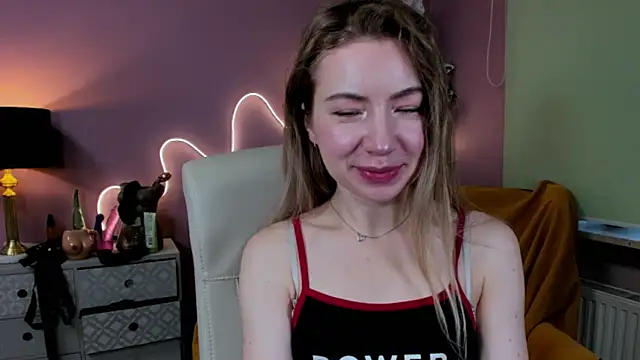 Snapshot of Mia_Tasty chatting on October 16, 6:32 am Mia Tasty online show from October 16, 6:32 am