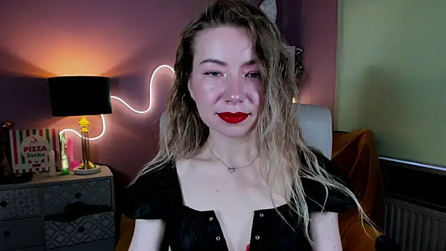 Snapshot of Mia_Tasty chatting on October 31, 7:38 am Mia Tasty online show from October 31, 7:38 am