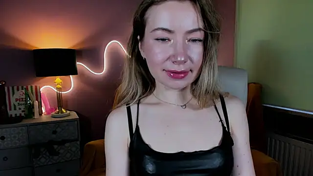 Snapshot of Mia_Tasty chatting on November 8, 7:56 am Mia Tasty online show from November 8, 7:56 am