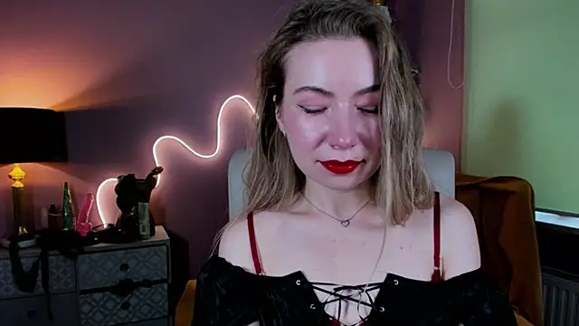 Snapshot of Mia_Tasty chatting on October 5, 1:35 pm Mia Tasty online show from October 5, 1:35 pm