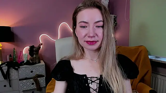 Snapshot of Mia_Tasty chatting on October 2, 6:39 am Mia Tasty online show from October 2, 6:39 am