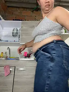 Snapshot of Emiily_lee chatting on February 21, 10:17 am Emiily lee online show from February 21, 10:17 am