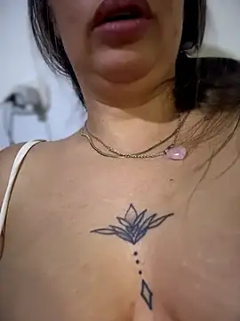Emiily lee online show from July 2, 2:23 am