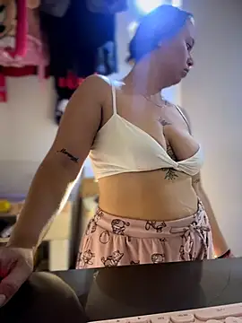 Emiily lee online show from June 25, 12:19 am
