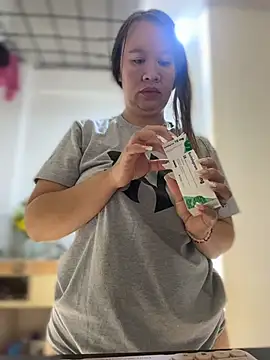 Emiily lee online show from February 21, 9:33 am