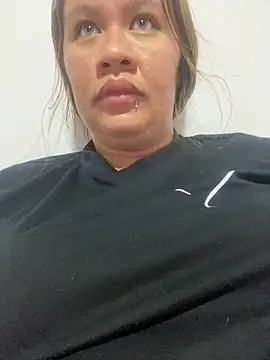 Snapshot of Emiily_lee chatting on March 2, 11:28 pm Emiily lee online show from March 2, 11:28 pm