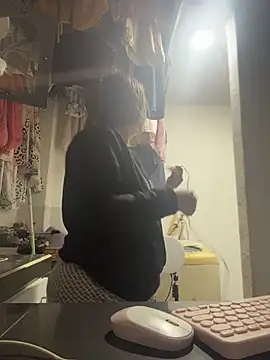 Emiily lee online show from November 17, 10:52 am