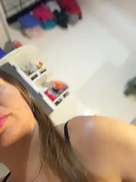 Emiily lee online show from February 17, 9:17 am