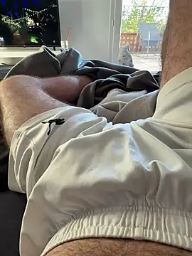 Snapshot of sudistept chatting on October 28, 3:55 pm sudistept online show from October 28, 3:55 pm