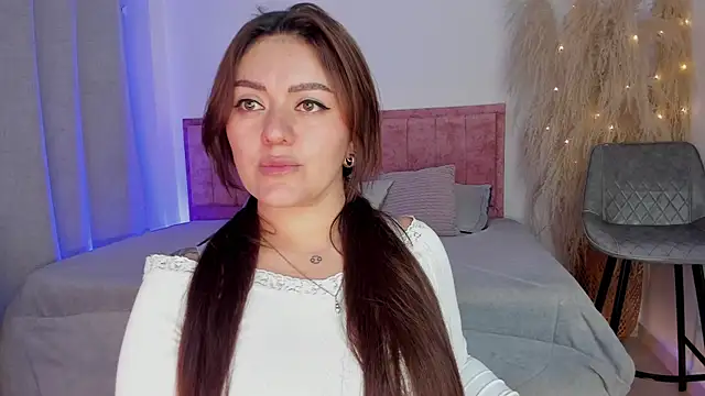 Sofiawilson  online show from December 17, 2:00 pm