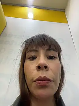 Snapshot of iriiina_veneno chatting on November 20, 10:42 pm iriiina veneno online show from November 20, 10:42 pm