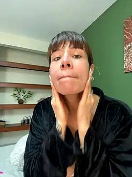 Snapshot of iriiina_veneno chatting on November 14, 10:35 pm iriiina veneno online show from November 14, 10:35 pm