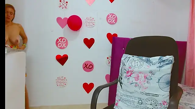 Snapshot of chantalsemenova1 chatting on February 18, 2:57 pm chantalsemenova1 online show from February 18, 2:57 pm