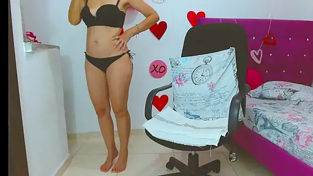 Snapshot of chantalsemenova1 chatting on February 13, 8:20 pm chantalsemenova1 online show from February 13, 8:20 pm