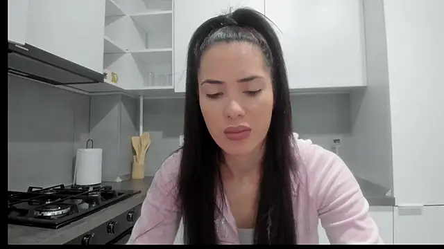 Snapshot of Emmapmg chatting on November 24, 8:47 am Emmapmg online show from November 24, 8:47 am