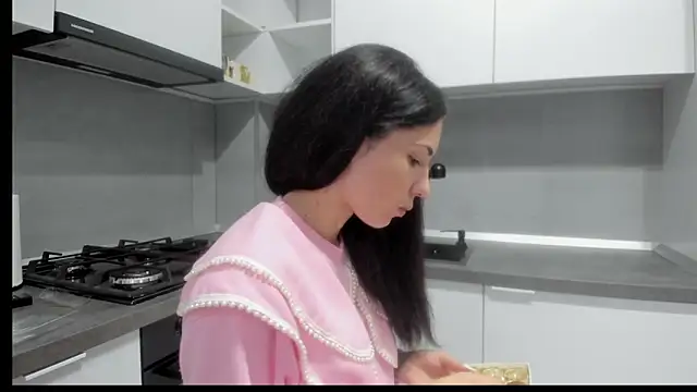 Snapshot of Emmapmg chatting on November 25, 1:55 pm Emmapmg online show from November 25, 1:55 pm