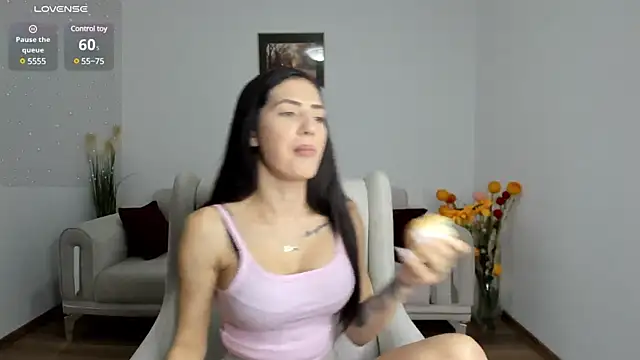 Snapshot of Emmapmg chatting on January 26, 2:30 pm Emmapmg online show from January 26, 2:30 pm