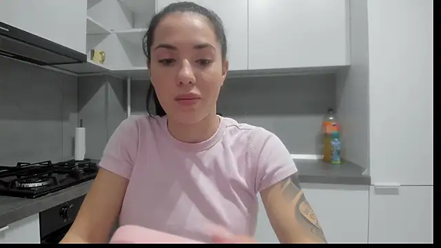 Emmapmg online show from December 16, 10:58 pm