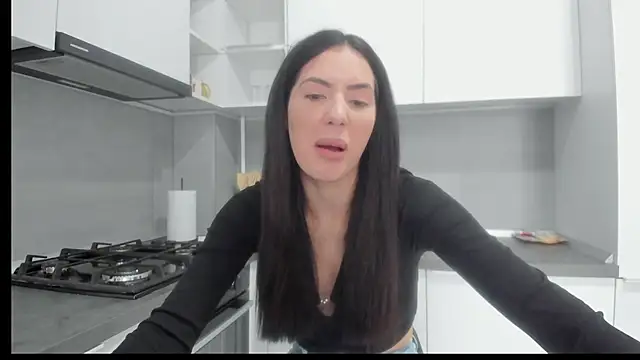 Snapshot of Emmapmg chatting on November 26, 10:37 am Emmapmg online show from November 26, 10:37 am