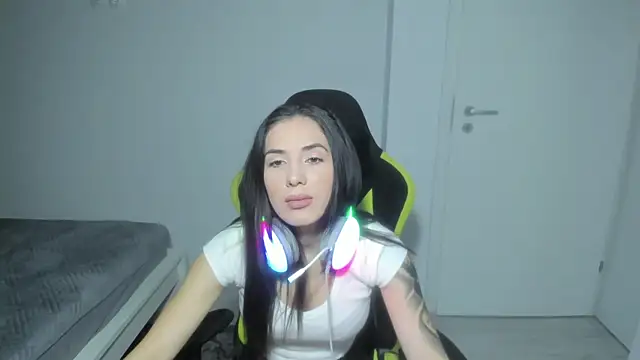 Snapshot of Emmapmg chatting on December 15, 6:36 pm Emmapmg online show from December 15, 6:36 pm