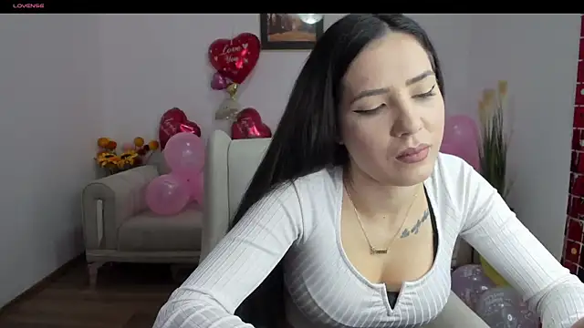 Snapshot of Emmapmg chatting on February 10, 1:01 pm Emmapmg online show from February 10, 1:01 pm