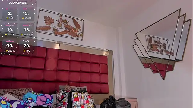 Snapshot of BonnieCute_ chatting on October 24, 12:20 am BonnieCute online show from October 24, 12:20 am